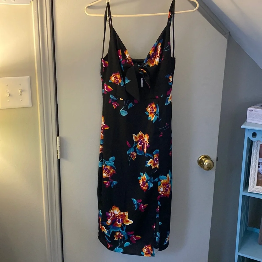 Dress - Picture 1 of 2